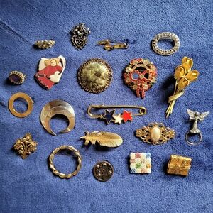 Vintage to Modern Gold and Silver Tone Brooch/Pin Lot, Set of 20